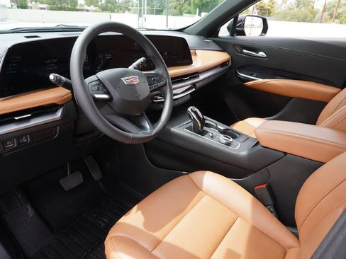 Used 2024 Cadillac XT4 Premium Luxury FWD image 16
