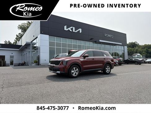Certified 2025 Kia Sorento LX FWD image 1