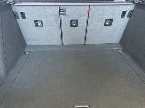 Used 2025 Porsche Macan image 17