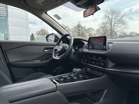 Certified 2023 Nissan Rogue SV image 17