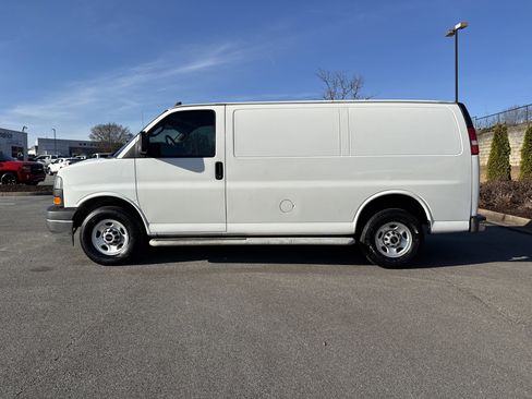 Used 2022 GMC Savana 2500 image 7
