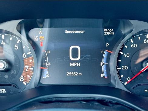 Used 2025 Jeep Compass Latitude AWD/4WD image 12