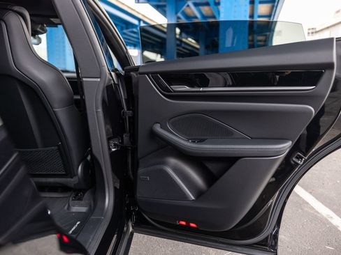 Certified 2025 Porsche Macan Electric RWD image 44