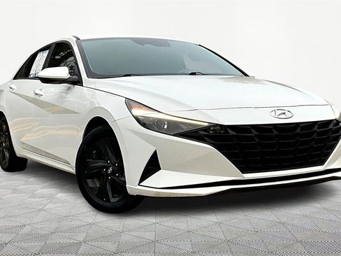 Used 2023 Hyundai Elantra SEL image 12