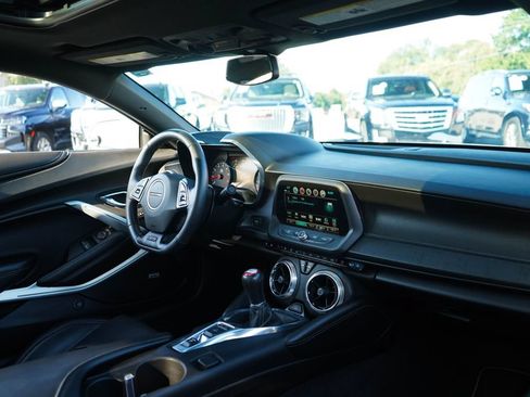 Used 2017 Chevrolet Camaro SS RWD image 10