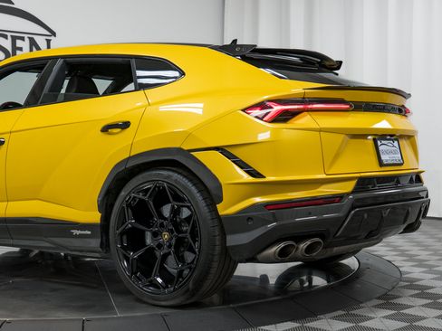 Used 2023 Lamborghini Urus Performante image 36