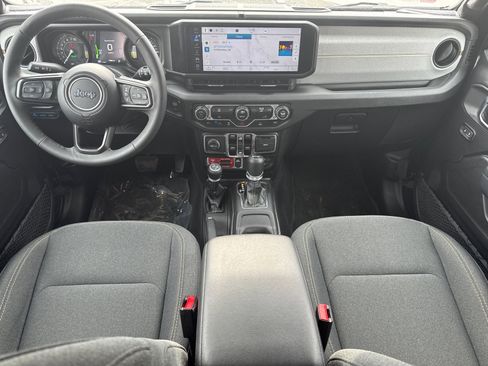 Used 2025 Jeep Wrangler Willys image 19