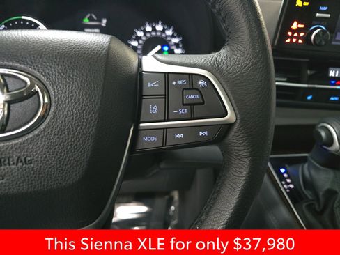 Used 2024 Toyota Sienna XLE image 26