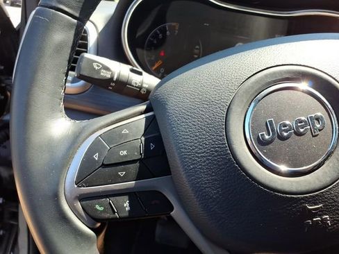 Used 2021 Jeep Grand Cherokee Laredo AWD/4WD image 26
