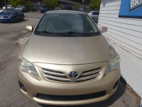 Used 2013 Toyota Corolla LE FWD image 3