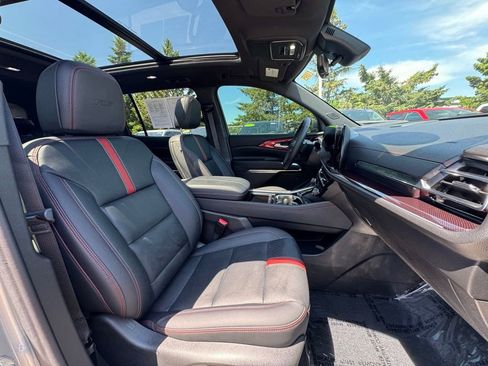Used 2024 Chevrolet Traverse RS w/ LPO, Floor Liner Package AWD/4WD image 37