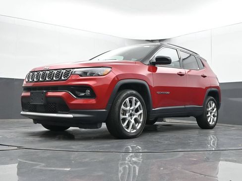 Used 2025 Jeep Compass Limited AWD/4WD image 36
