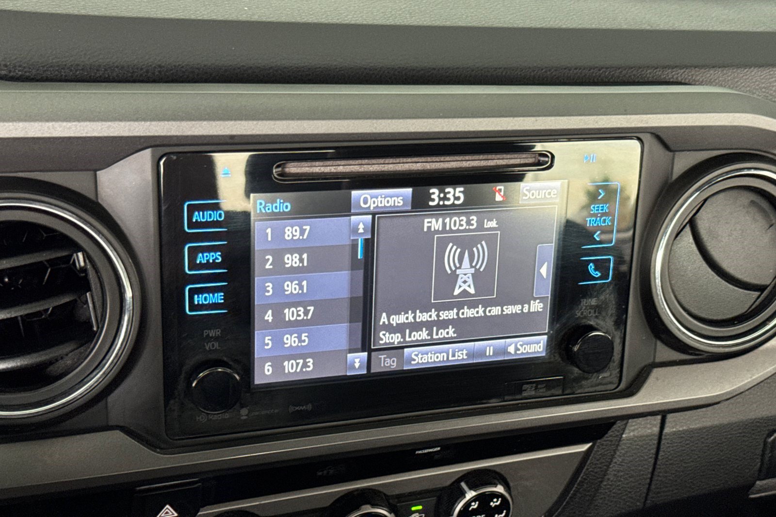 Used 2017 Toyota Tacoma SR5 RWD image 22