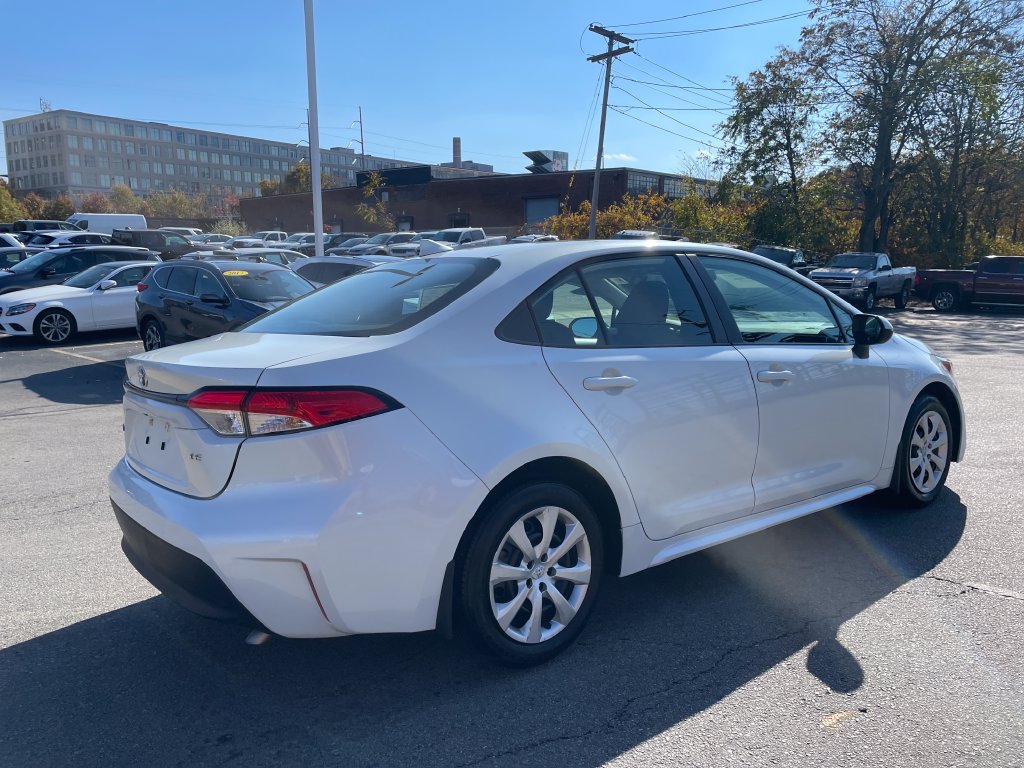 Used 2024 Toyota Corolla LE FWD image 5