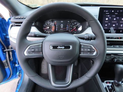 Certified 2024 Jeep Compass Limited AWD/4WD image 17