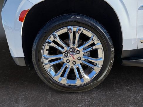 Used 2022 GMC Yukon SLT w/ SLT Premium Package image 9