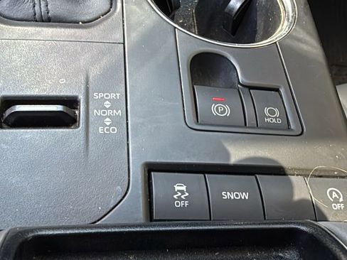 Used 2020 Toyota Highlander XLE image 33