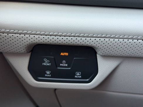 New 2026 Volkswagen Atlas SE image 25