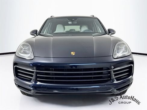 Used 2023 Porsche Cayenne Platinum Edition AWD/4WD image 2