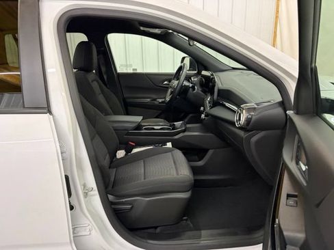 Used 2025 Chevrolet Equinox LT FWD image 27