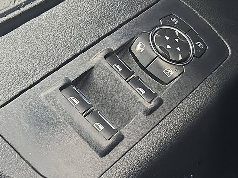 Used 2015 Ford F150 Platinum w/ Equipment Group 701A Luxury image 11