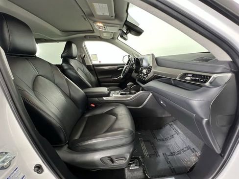 Used 2022 Toyota Highlander Limited image 29