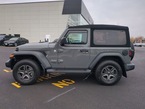 Used 2019 Jeep Wrangler Sport image 7