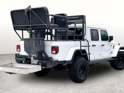 Used 2025 Jeep Gladiator Sport image 2