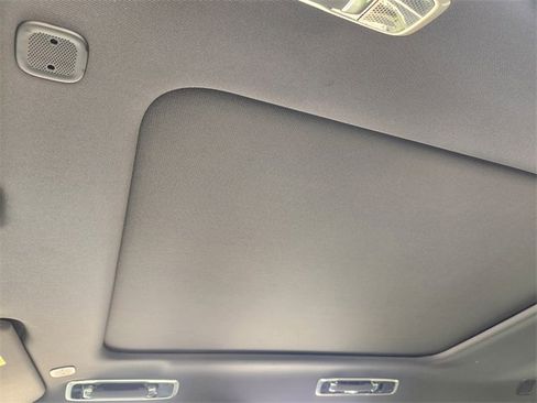 New 2025 Land Rover Range Rover SE image 17