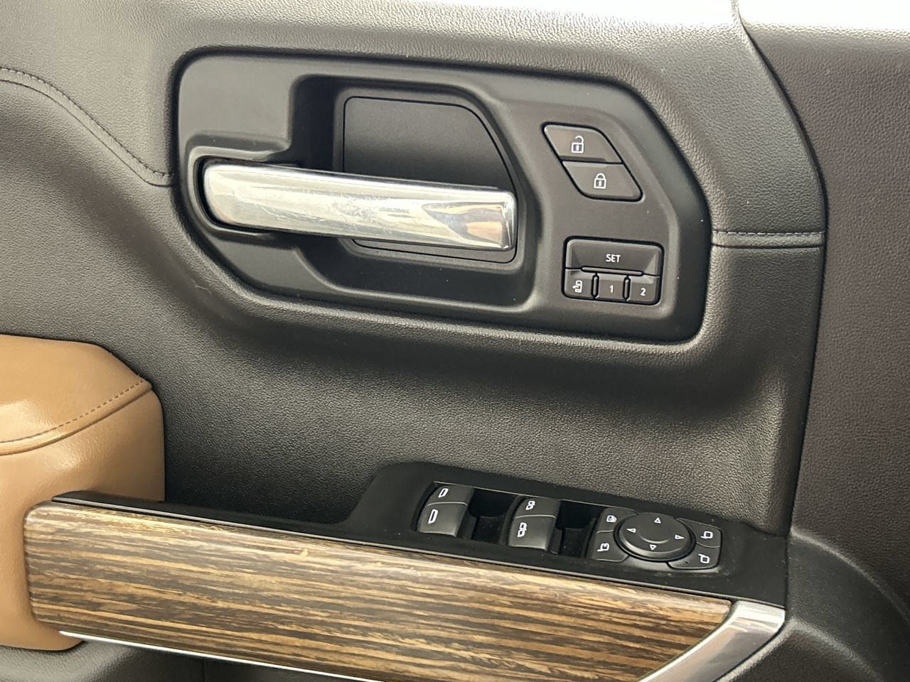 Used 2019 Chevrolet Silverado 1500 High Country w/ Technology Package AWD/4WD image 20