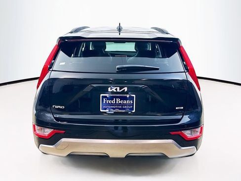 Used 2023 Kia Niro SX image 22
