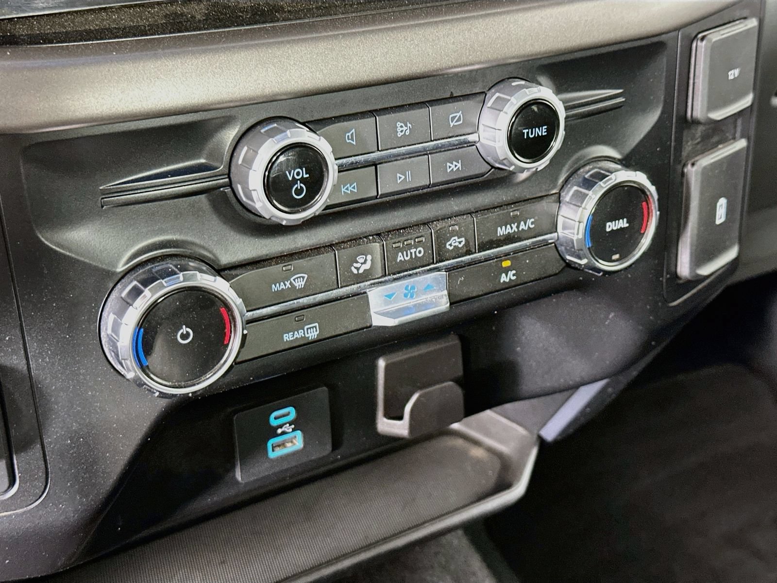 Used 2024 Ford F150 XLT AWD/4WD image 17