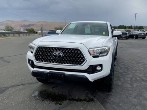Used 2019 Toyota Tacoma TRD Off-Road AWD/4WD image 3