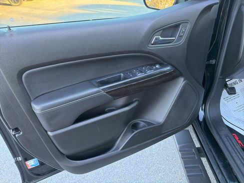 Used 2017 GMC Canyon SLE w/ SLE Convenience Package image 8