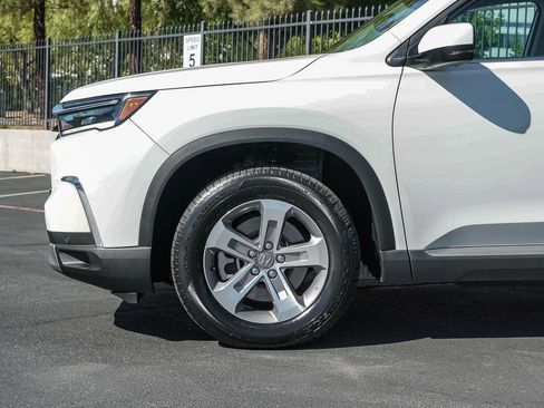 Used 2025 Honda Pilot EX-L image 9