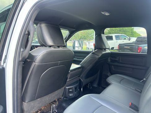 Used 2024 RAM 2500 Tradesman w/ Chrome Appearance Group AWD/4WD image 17