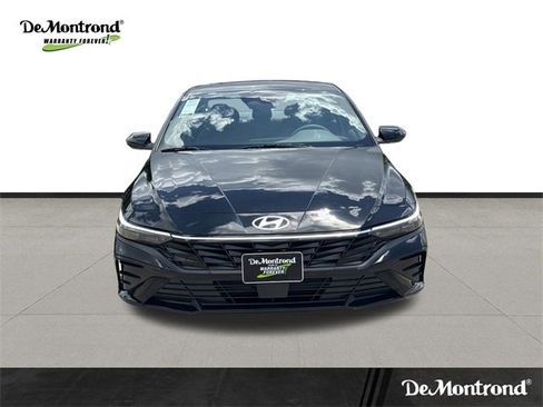 New 2025 Hyundai Elantra SEL image 2