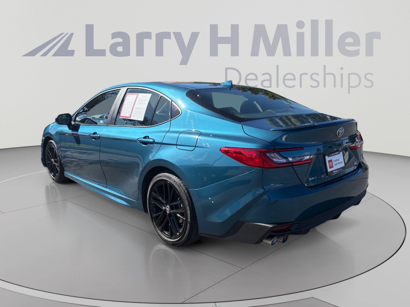Used 2025 Toyota Camry SE FWD image 3