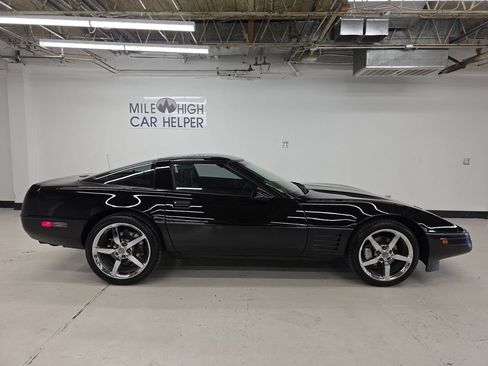 Used 1994 Chevrolet Corvette Coupe RWD image 6