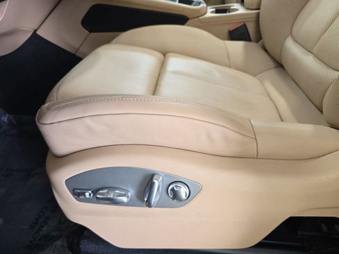 Certified 2025 Porsche Macan image 23