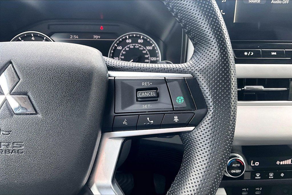 Used 2025 Mitsubishi Outlander SE AWD/4WD image 19