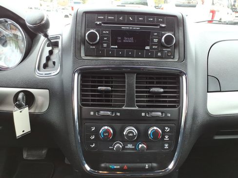 Used 2015 Dodge Grand Caravan SE w/ Quick Order Package 29E SE FWD image 16