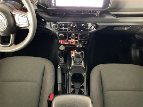 Used 2024 Jeep Wrangler Unlimited Rubicon image 13