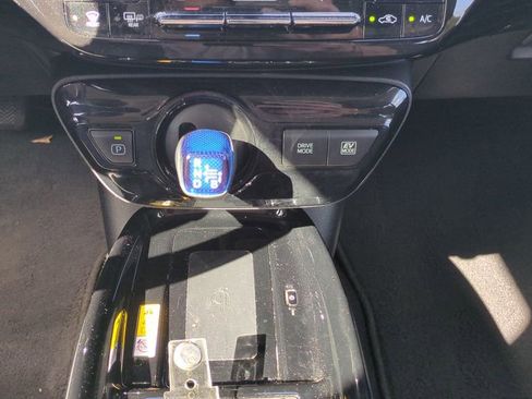 Used 2022 Toyota Prius XLE image 16