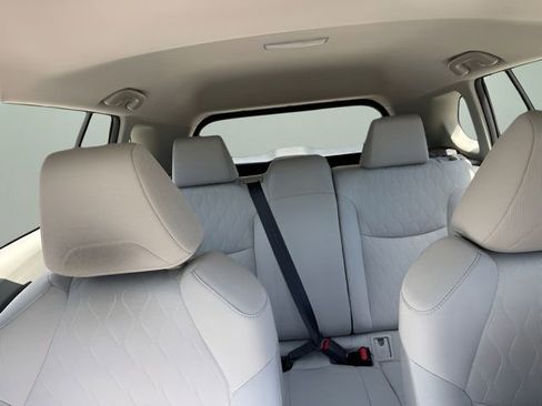 Used 2024 Toyota Corolla Cross L FWD image 33