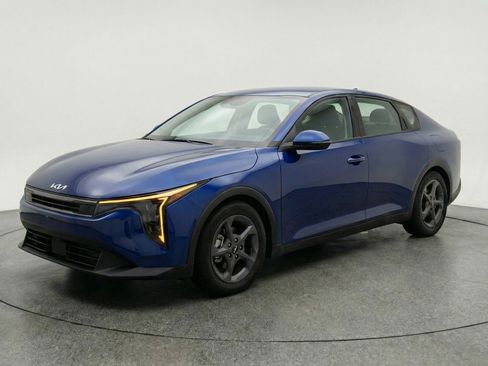 Used 2025 Kia K4 FWD image 3