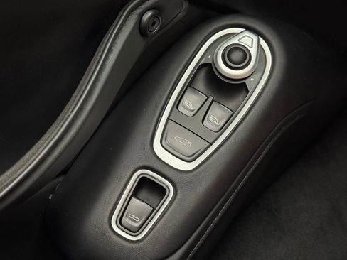 Used 2023 Aston Martin V8 Vantage Roadster image 44