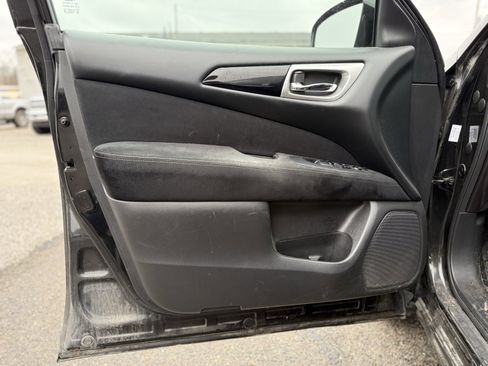 Used 2016 Nissan Pathfinder SV w/ Trailer Tow Package image 9