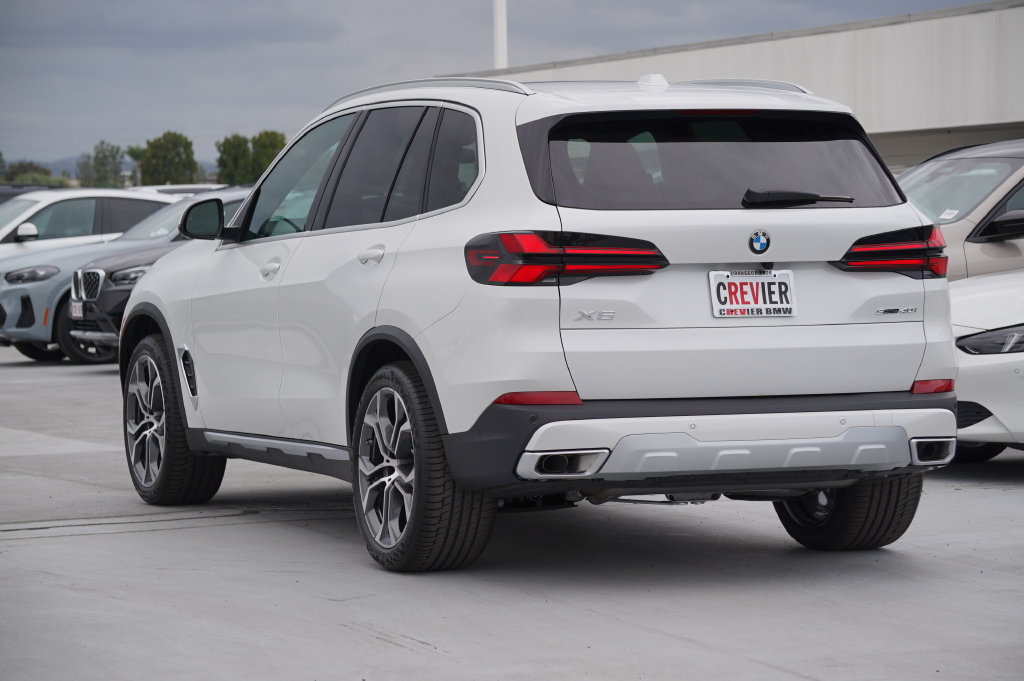 Used 2026 BMW X5 sDrive40i w/ Premium Package RWD image 7