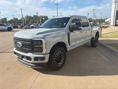 Used 2026 Ford F250 Platinum AWD/4WD image 4